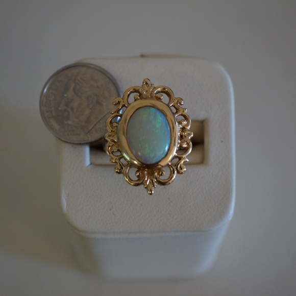 14KY Gold 11 x 9mm Oval Genuine Opal Ring - Picture 7 of 7